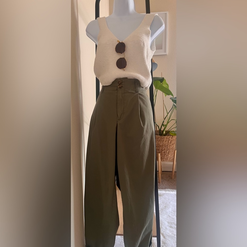 Banana Republic Olive Green Trousers - Size Twelve - Never Worn